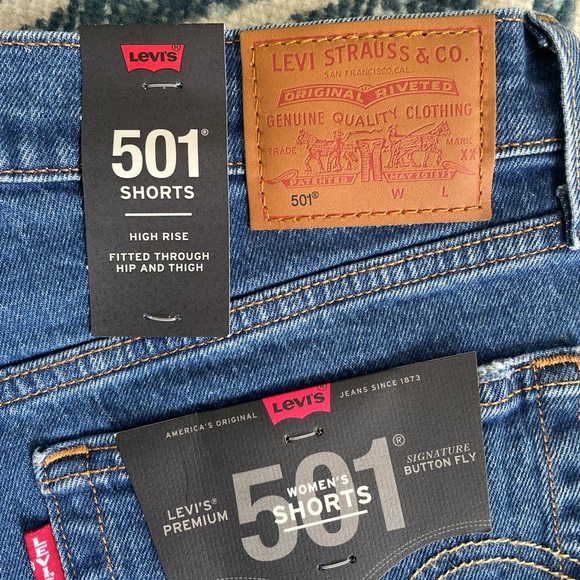 Levi’s 501 Shorts - Picture 4 of 6